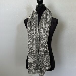 Vera Wang Scarf – Never Used | Charcoal & Light Grey Pattern (G11)